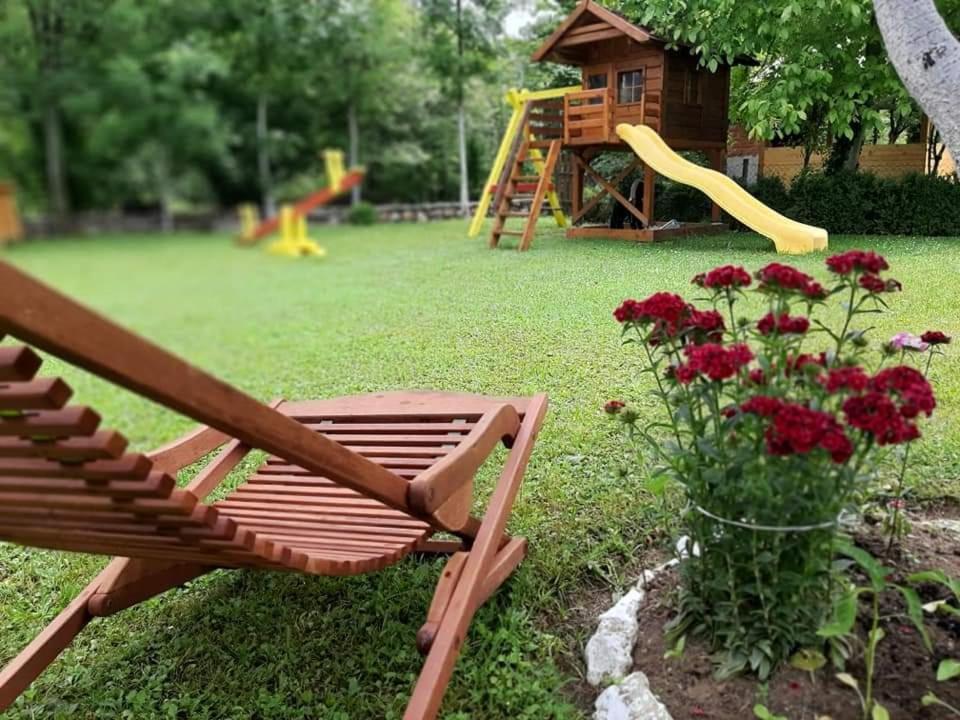 Rest House Ripac Prascijak Bagian luar foto